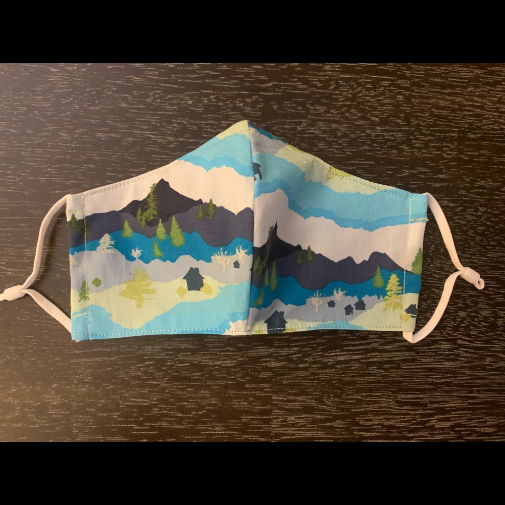 Fitted Mountain Forest mask with ear loops